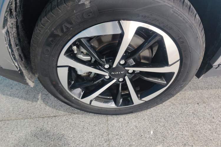 Used AION Y 2023 Plus 510 Smart Edition Right Rear Wheel Hub