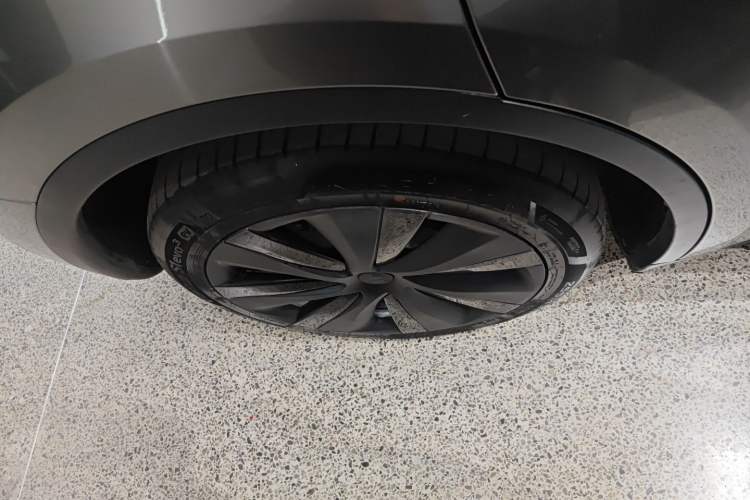 Used Tesla Model Y 2022 Long-Range All-Wheel-Drive Version