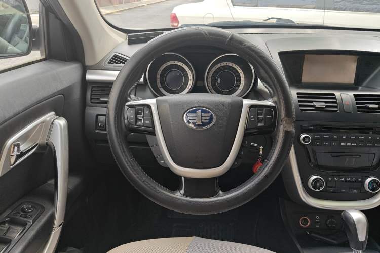 Used Bestune X80 2013 2.0L automatic comfort version Steering Wheel