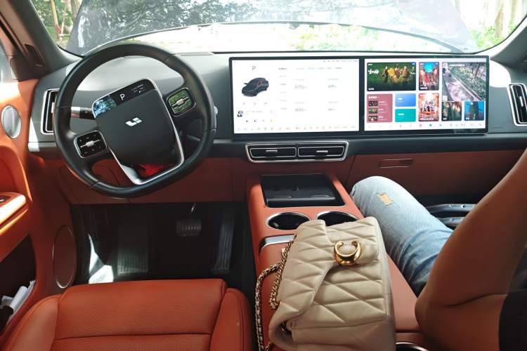 Used Li Auto L8 2023 Pro Model Center Console