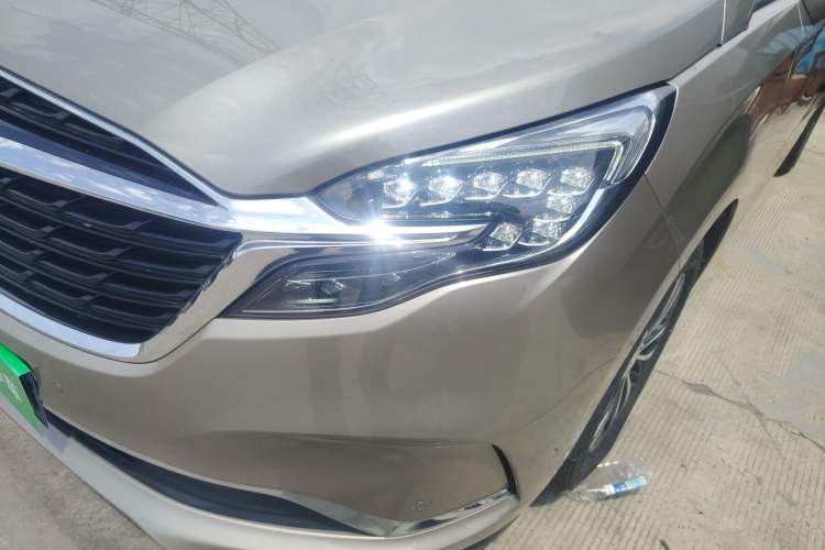 Used Buick GL8 2022 ES Landtrek 653T Luxury Edition