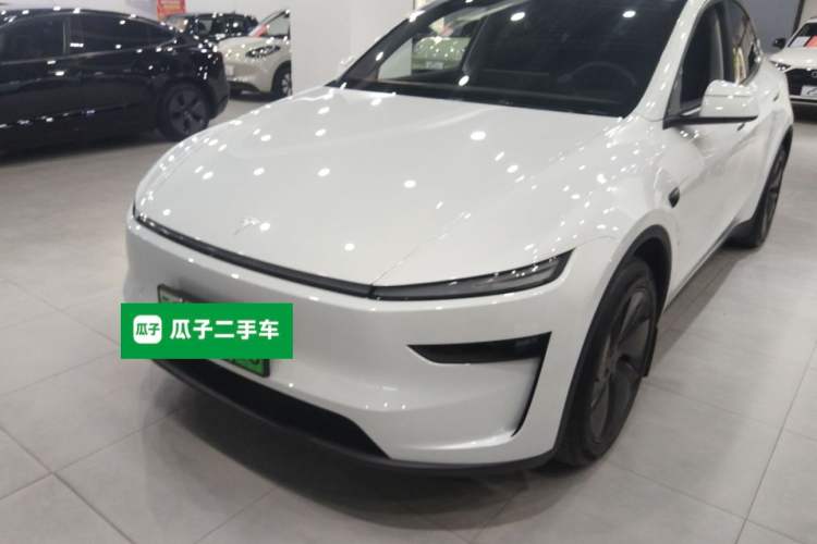 Used Tesla Model Y 2025 Long-Range All-Wheel-Drive Version