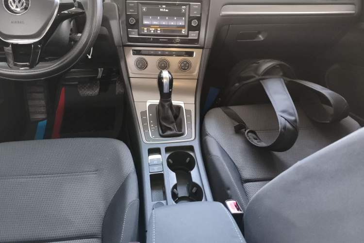 Used Volkswagen Golf 2015 1.4TSI Automatic Comfort Model
