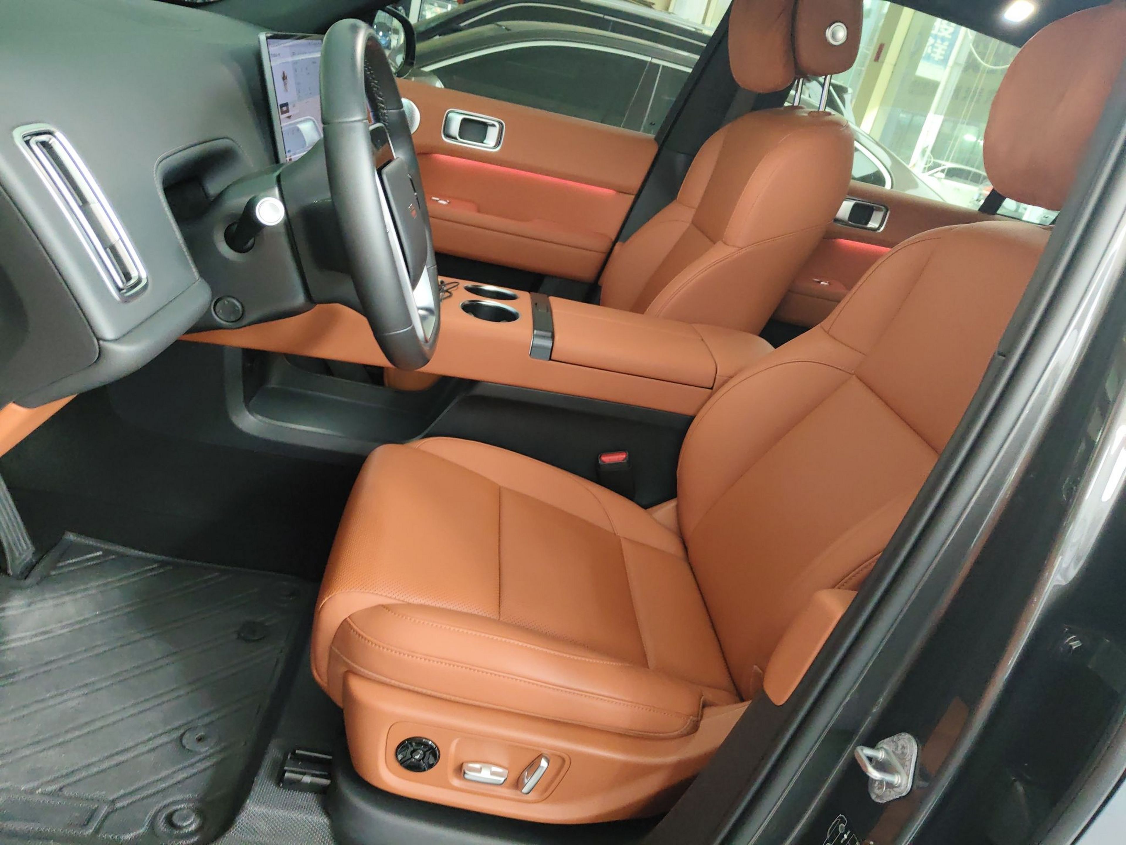 Переднее сиденье в автомобиле