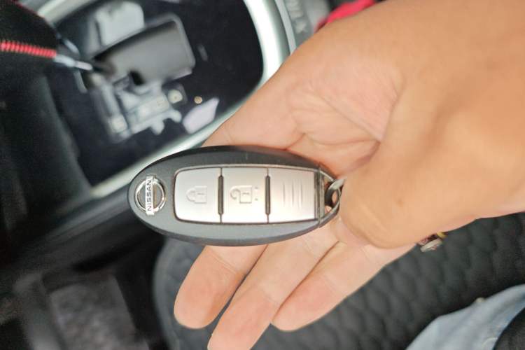 Used Nissan X-Trail 2014 2.5L CVT Leading Edition 4WD
