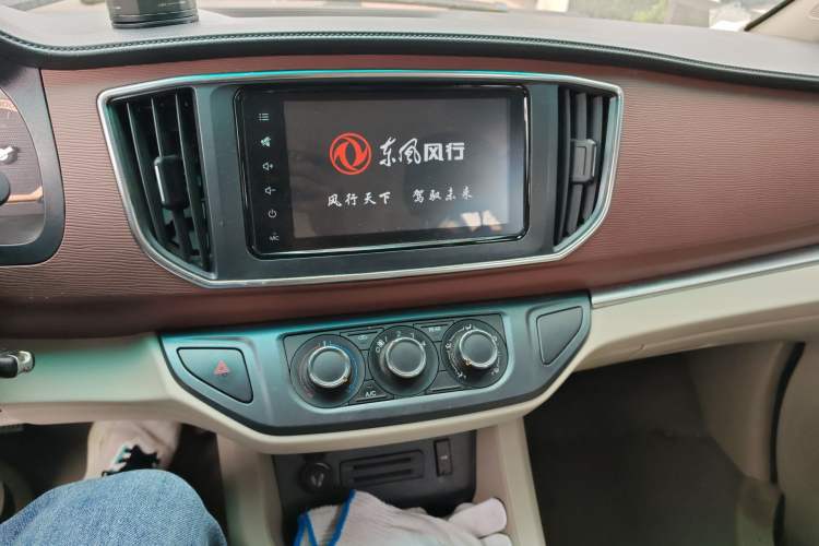 Used FORTHING Lingzhi 2019 M5L 1.6L 7-Seater Luxury Model China VI Standard Audio And AC Panel