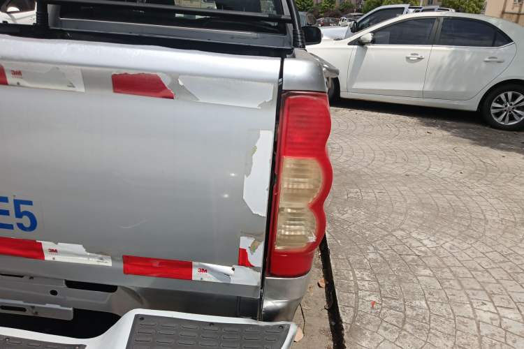 Used Great Wall Wingle 5 2017 2.4L European Version Gasoline Two-Wheel Drive Entry-Level Big Double Cab 4G69S4N
