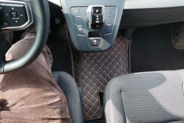 Used Ford Transit 2023 2.0T Gasoline Automatic Multi-Function Commercial Vehicle Short Wheelbase Mid-Roof Design 5/6 Seats