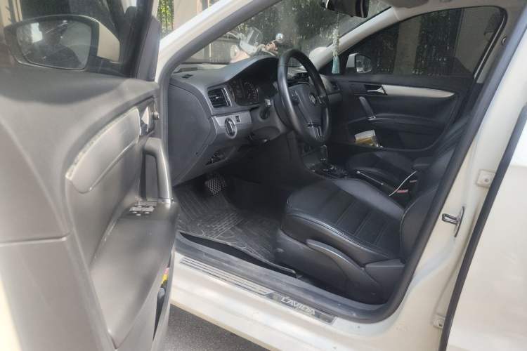 Used Volkswagen Gran Lavida 2013 1.4 TSI Automatic Luxury Model
