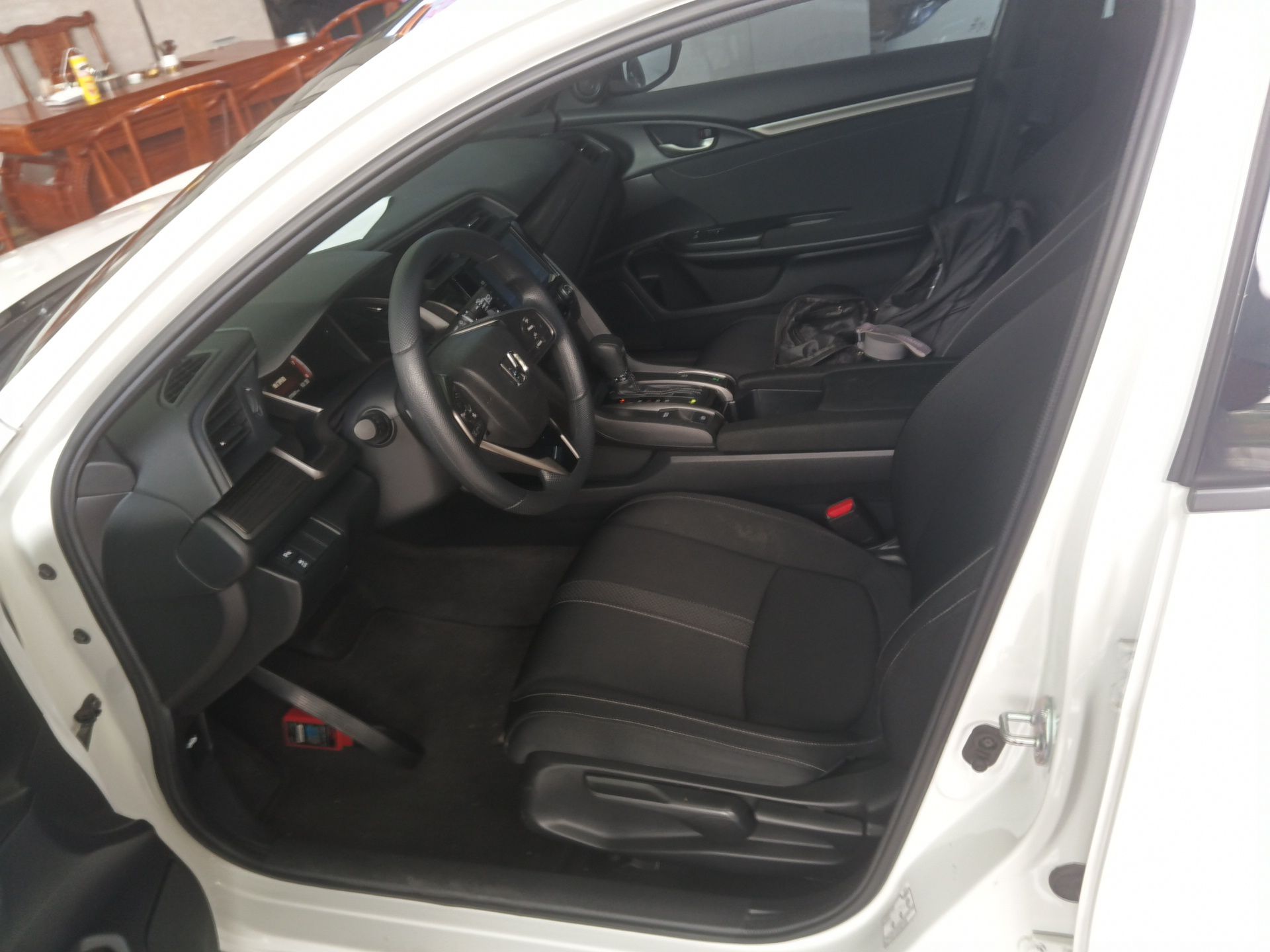 Переднее сиденье в автомобиле