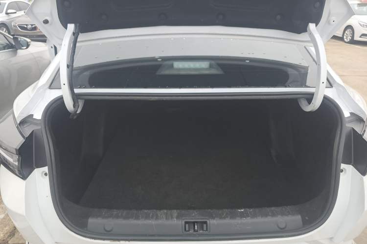 Used Dongfeng Aeolus Yixuan 2023 Mach Edition 1.5L Automatic Chasing Wind Version Trunk