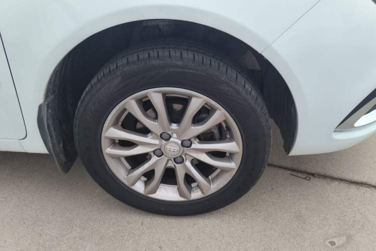 Used Geely Auto Vision 2019 Upgraded Model 1.5L Manual Luxury Version China V Standard