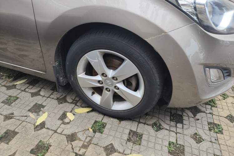 Used Hyundai Elantra (5th Generation / Langdong) 2012 1.6L Automatic Leading Model Right Front Wheel Hub