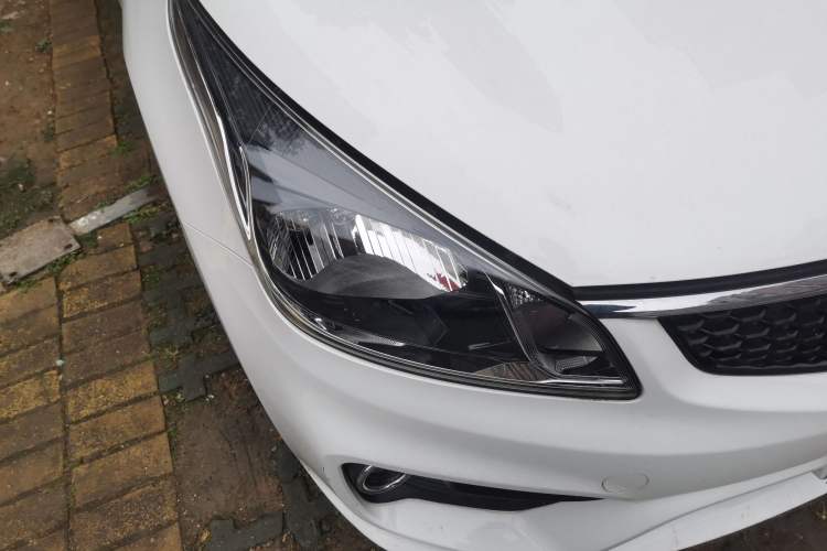 Used Kia K2 2017 Sedan 1.4L Manual Transmission 15th Anniversary Special Edition GLS Right Front Headlight