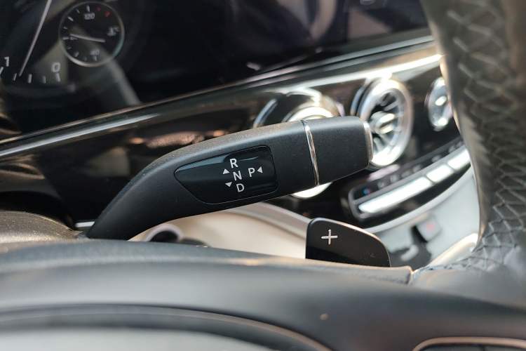 Used Mercedes-Benz Vito 2021 2.0T Business Version 7 Seats Gear Lever