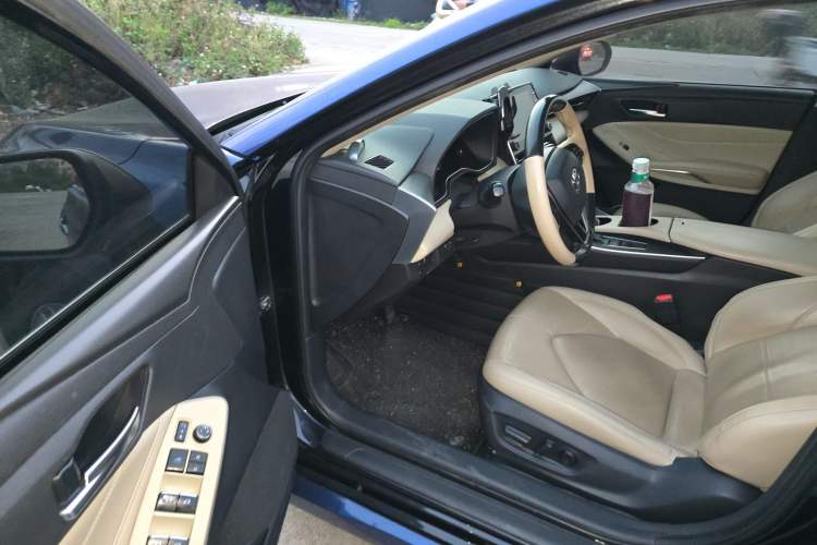 Used Toyota Avalon 2019 Dual-Engine 2.5L Luxury Edition China VI Standard