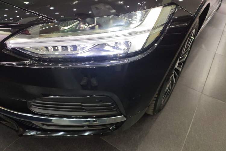 Used Volvo S90 New Energy 2025 Plug-in Hybrid Four-Wheel Drive Long-Range Zhiyi Luxury Edition