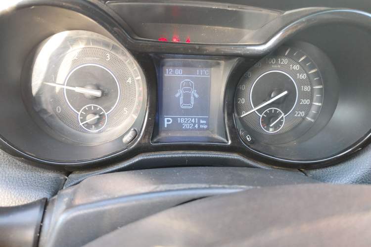 Used JMC Yusheng S350 2013 2.4T Automatic 2WD Diesel Luxury Edition 5 Seats
