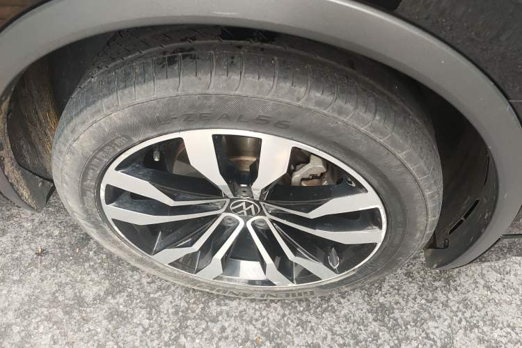 Used Volkswagen Tiguan L 2021 330TSI Automatic Two-Wheel Drive R-Line Enhanced Edition Right Front Wheel Hub