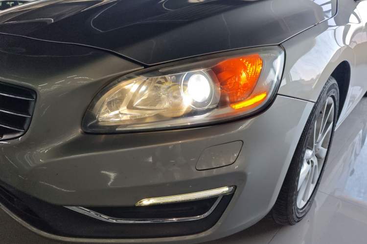 Used Volvo V60 2014 T5 Zhiyi Edition