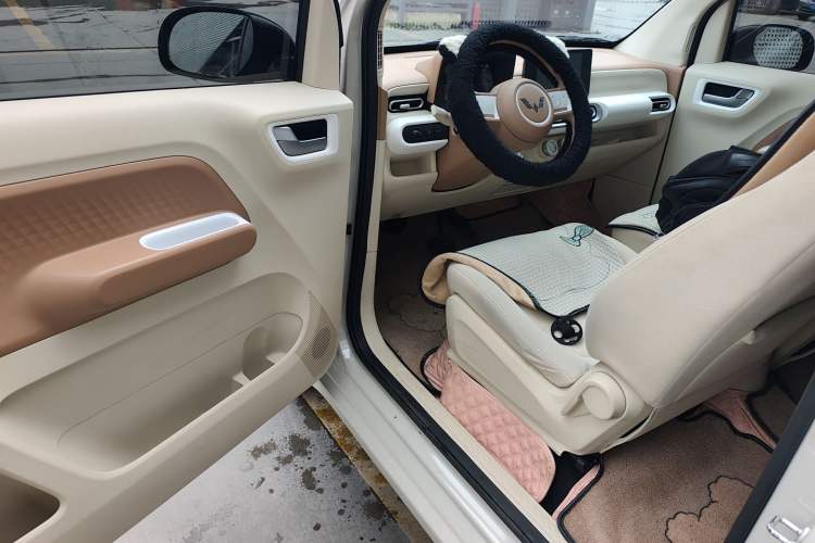 Used Wuling Hongguang MINIEV 2024 3rd Generation 215km Advanced Version
