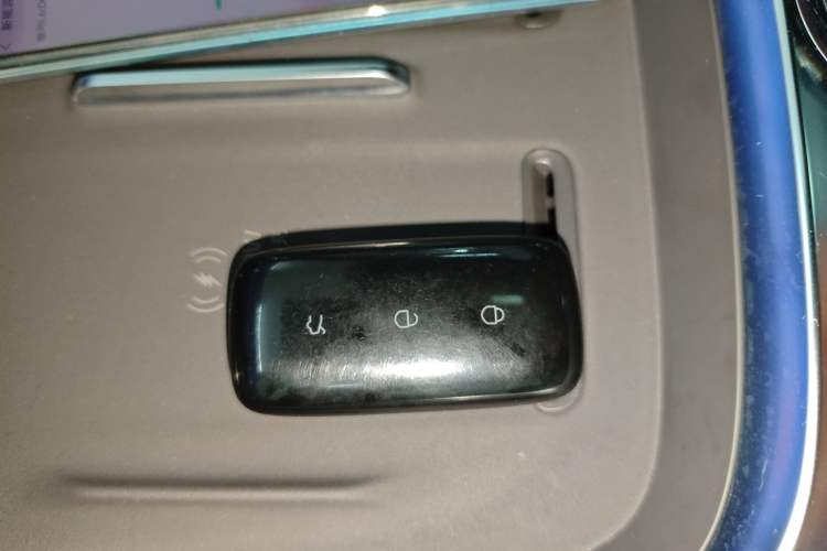 Used Geely Galaxy M9 2025 Model 210km Four-Wheel-Drive Leading Edition Interior 1