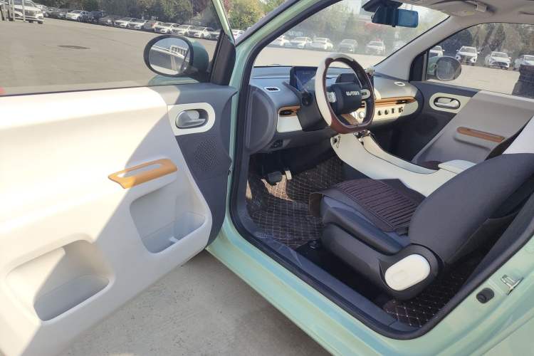 Used CHANGAN NEVO Lumin 2022 155 km – Refreshingly Sweet Edition Driver Seat