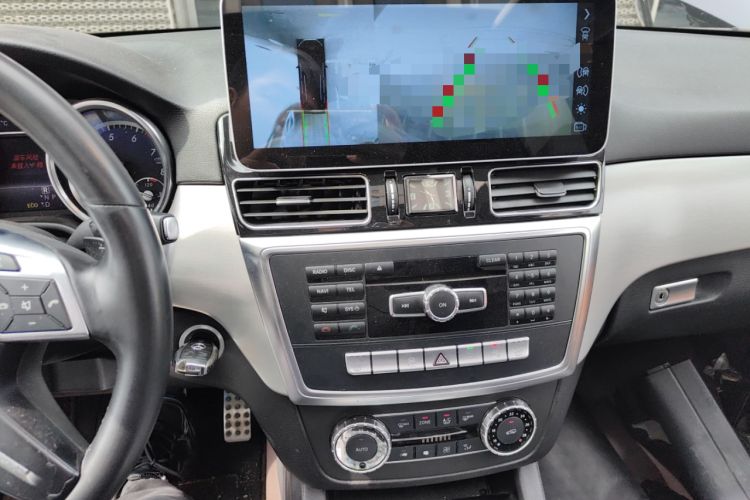 Used Mercedes-Benz M-Class 2014 ML 320 4MATIC Audio And AC Panel