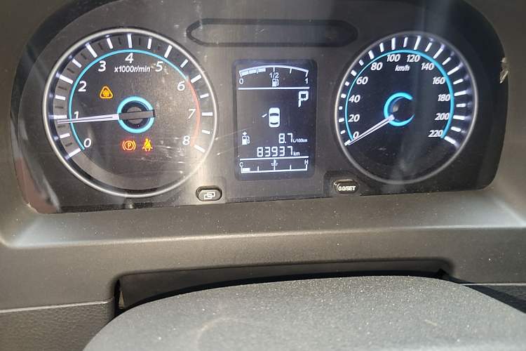 Used FORTHING Joyear XV 2015 1.6L CVT Comfort Model Odometer Close Up