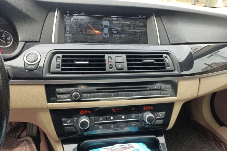 Used BMW 5 Series 2011 523Li Leading Model
