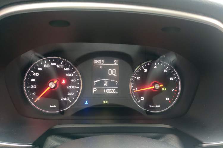 Used Roewe RX5 2018 20T Two-Wheel Drive Automatic Internet Smart Edition
