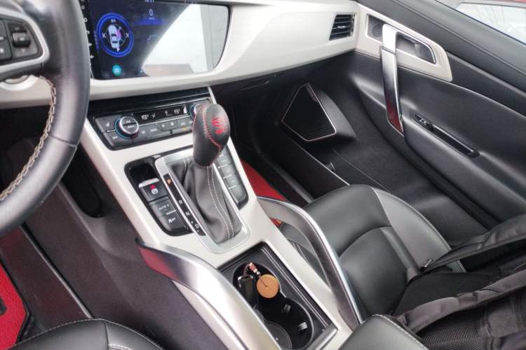 Used Geely Auto Emgrand X7 Sport 2018 1.8TD Automatic Two-Wheel Drive Smart Connect 4G Internet Edition Gear Lever