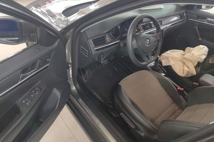 Used Volkswagen C-TREK 2017 230TSI DSG Comfort Version
