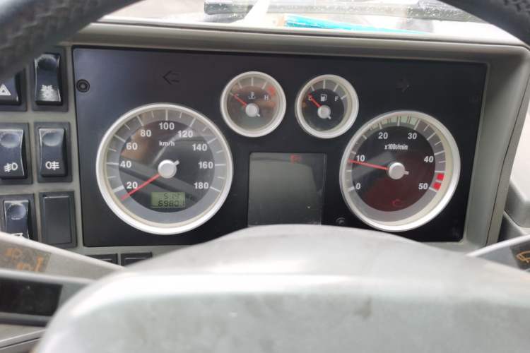 Used Iveco Daily 2017 2.5T A35 Passenger Van 5-7 Seats Model 47Z5
