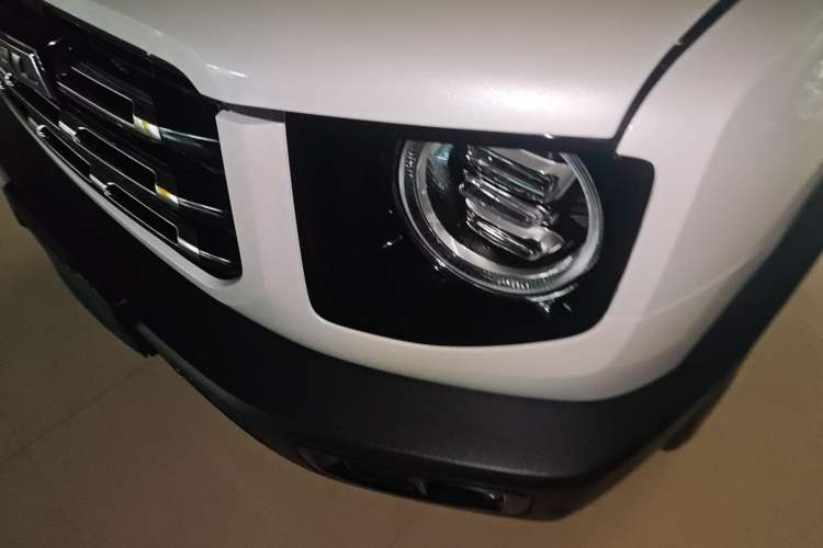 Used Haval DARGO 2021 1.5T DCT Two-Wheel Drive Border Collie Edition Left Front Headlight