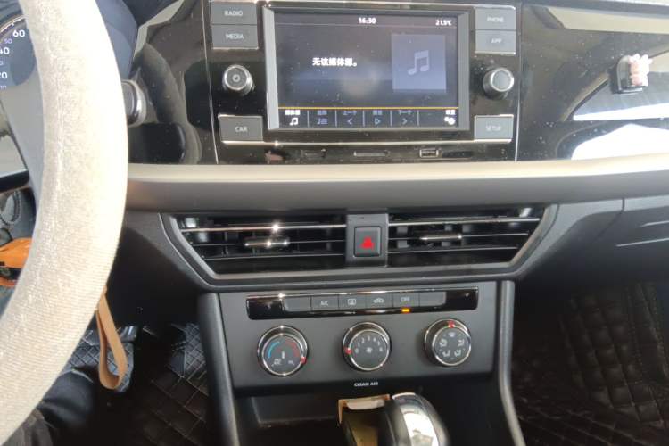 Used Volkswagen Lavida 2019 1.5L Automatic Vision Edition China VI Standard Audio And AC Panel