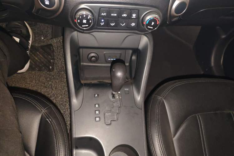 Used Hyundai ix35 2015 2.0L Automatic 2WD Comfort Edition China IV Standard
