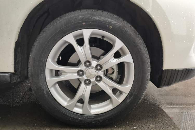 Used Mitsubishi Outlander 2013 2.4L 4x4 Luxury Navigation Edition 5 Seats