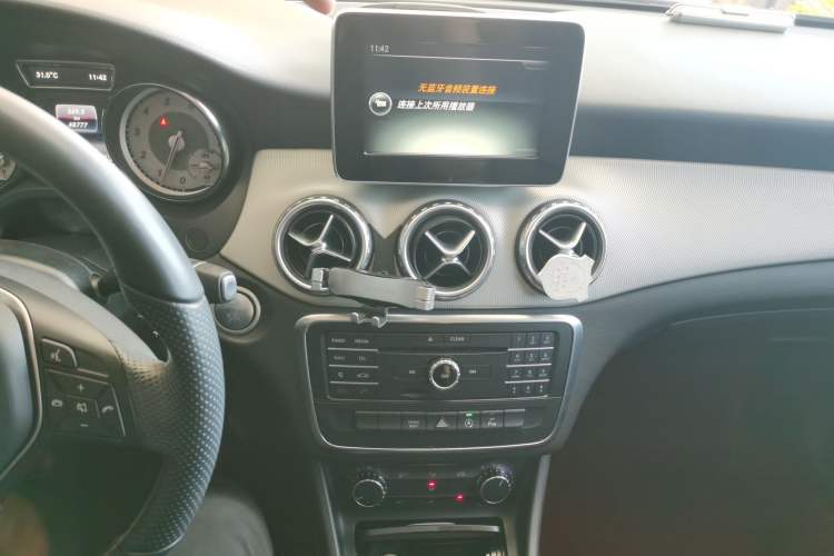 Used Mercedes-Benz GLA 2016 GLA 200 Fashion Model Audio And AC Panel