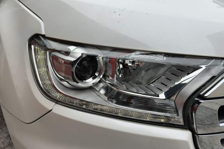 Used Ford Everest 2017 2.0T Gasoline Automatic 4x4 Flagship Edition 7 Seats Right Front Headlight