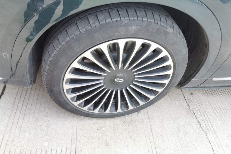 Used Hima AITO M9 2024 Range-Extended Ultra Version 42 kWh 6-Seater Model Left Front Wheel Hub