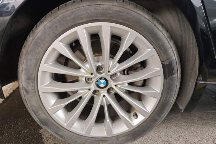 Used BMW 5 Series 2019 525Li Luxury Package
