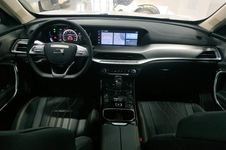 Used Bestune T77 2023 1.5T Automatic Luxury Model Center Console