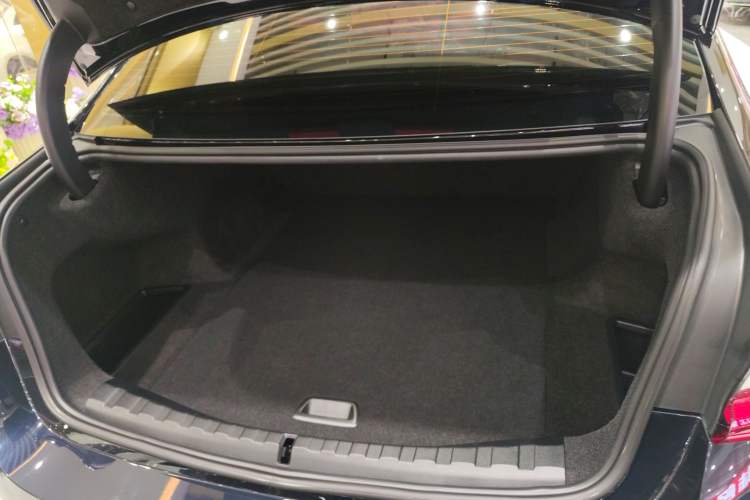 Used BMW i3 2025 eDrive 35 L Trunk