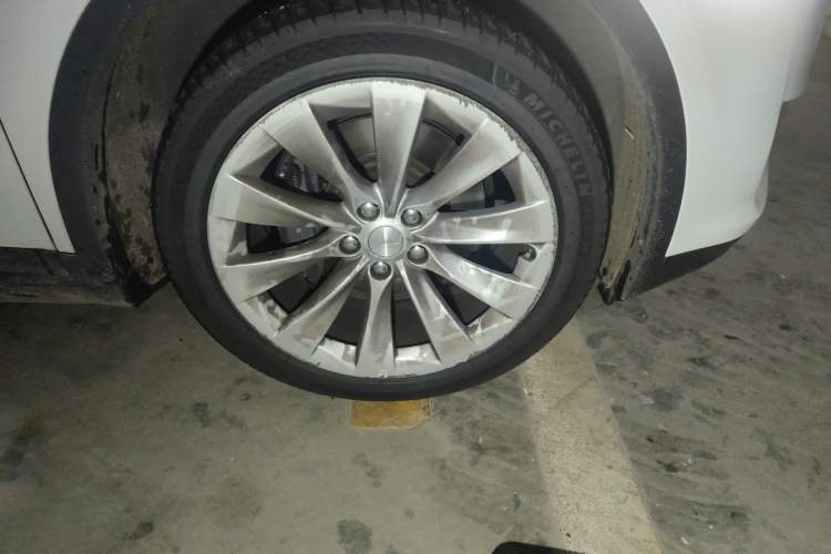 Used Tesla Model X 2019 Long-Range Version Right Front Wheel Hub