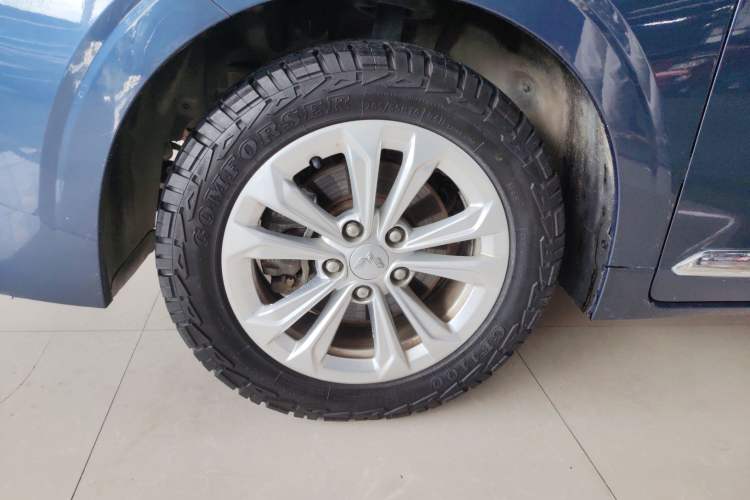 Used Wuling Jiachen 2022 1.5T CVT Smart Luxury Version Left Front Wheel Hub