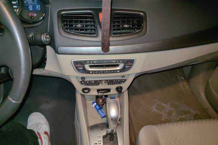 Used Renault Fluence 2011 2.0L Standard Edition
