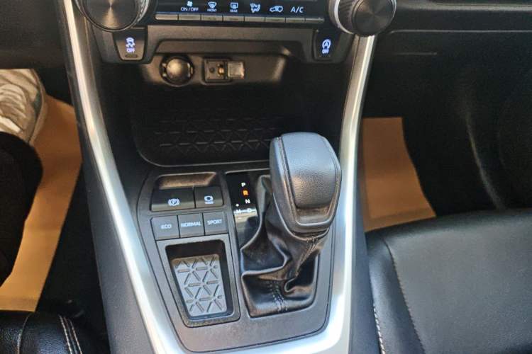 Used Toyota Wildlander 2022 2.0L CVT Two-Wheel Drive Leading Edition