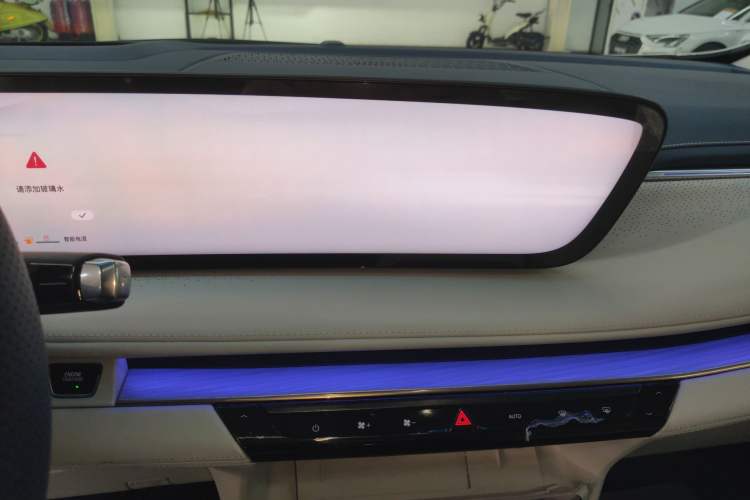 Used Buick GL8 New Energy 2024 Lu Zun Luxury Edition 6-Seater Audio And AC Panel