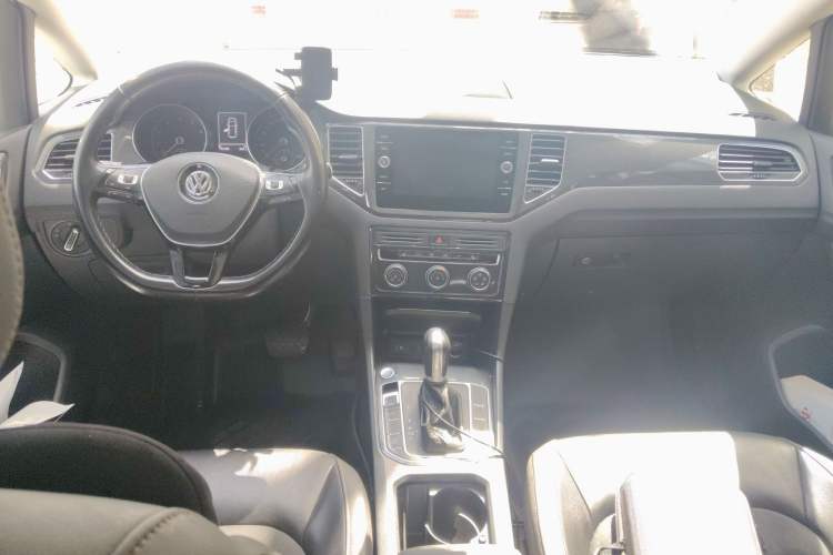 Used Volkswagen Golf Sportsvan 2018 230TSI Automatic Luxury Model Center Console